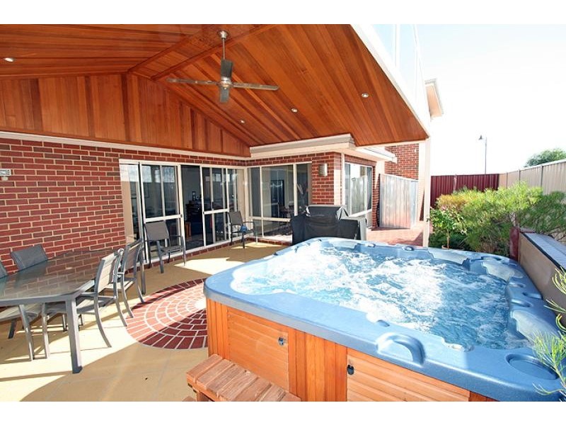 6 Hope Gardens, Madora Bay WA 6210