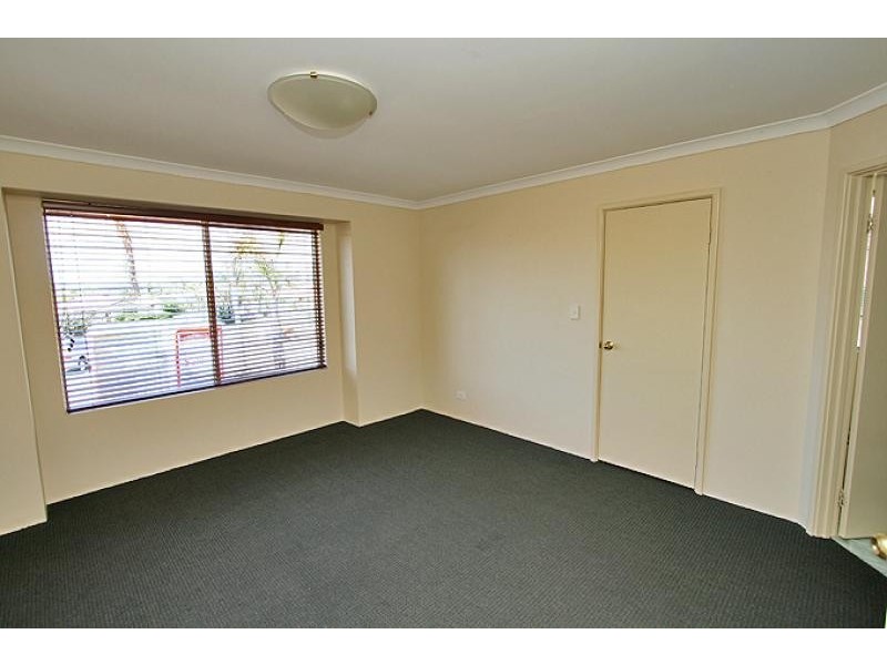 4 Selloa Court, Halls Head WA 6210