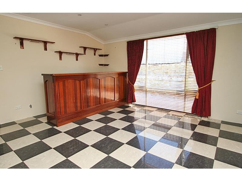 4 Selloa Court, Halls Head WA 6210
