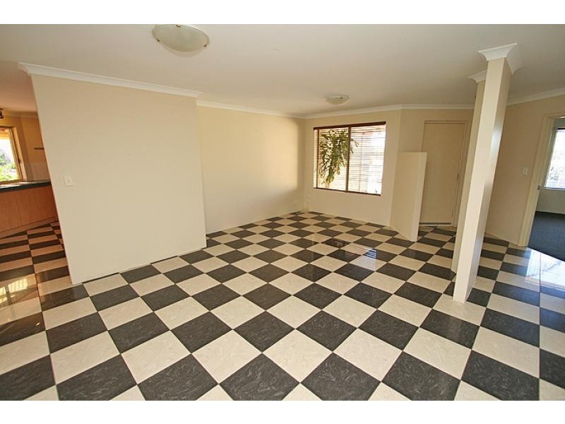 4 Selloa Court, Halls Head WA 6210
