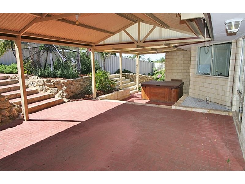 4 Selloa Court, Halls Head WA 6210