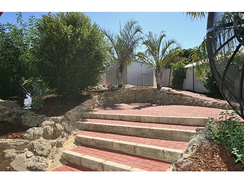 4 Selloa Court, Halls Head WA 6210