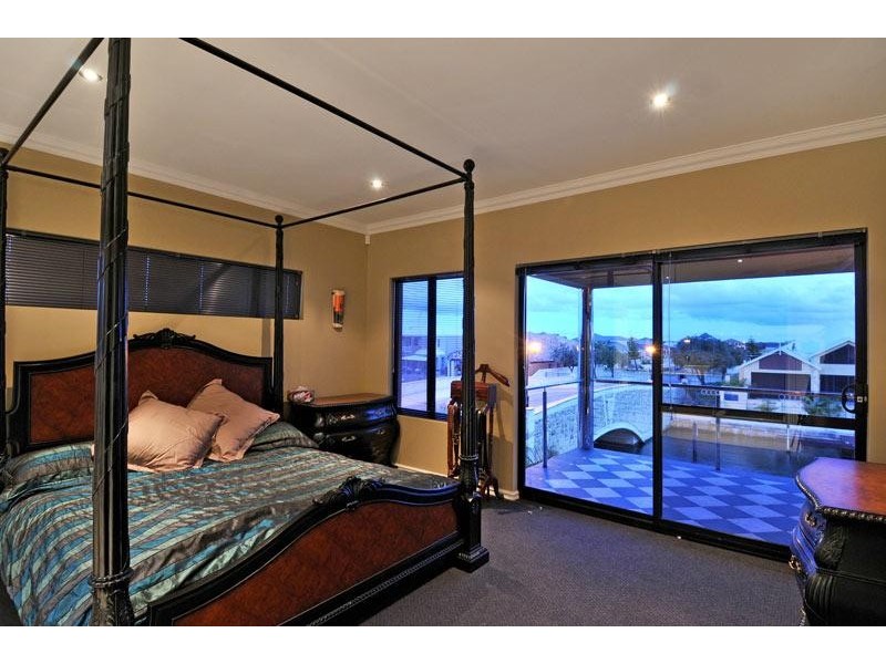 9 Queen Parade, Wannanup WA 6210