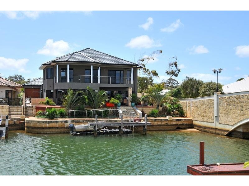 9 Queen Parade, Wannanup WA 6210