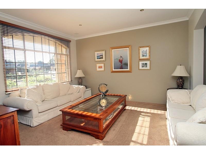 17 Fairborn Retreat, Meadow Springs WA 6210