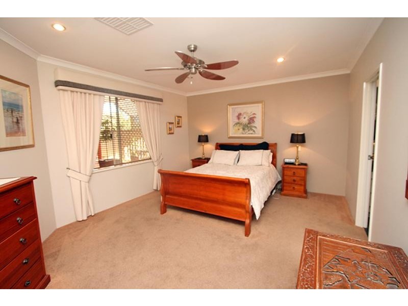 17 Fairborn Retreat, Meadow Springs WA 6210