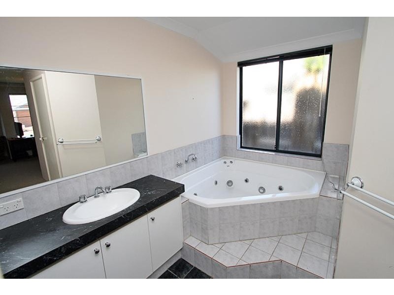 139 Peelwood Parade, Halls Head WA 6210