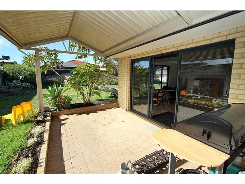 139 Peelwood Parade, Halls Head WA 6210