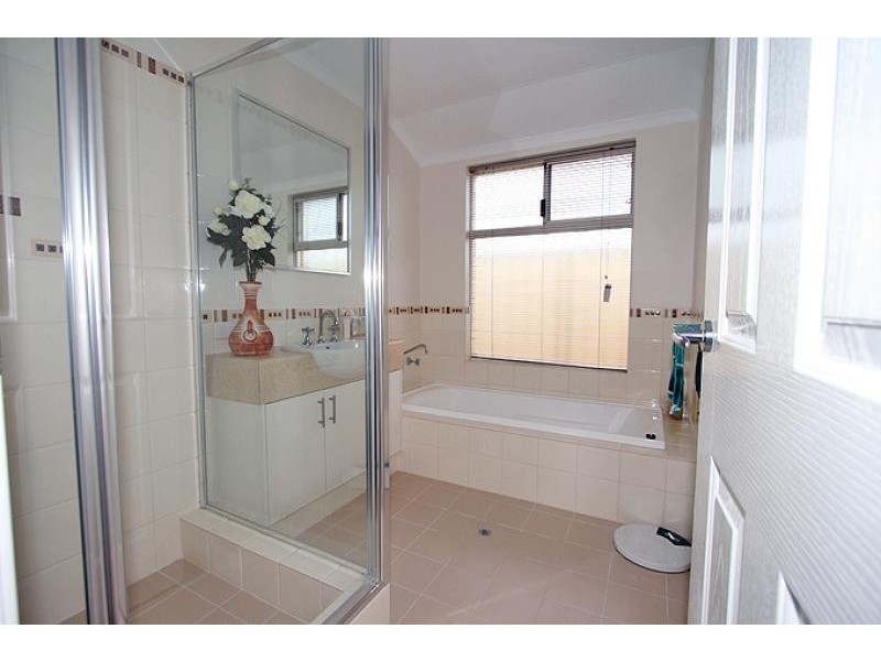 1 Harvest Chase, Madora Bay WA 6210