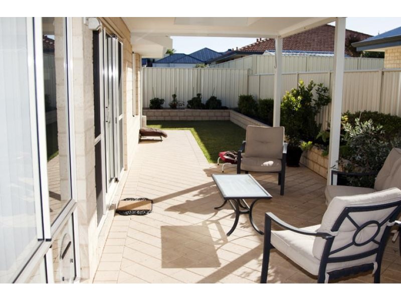 1 Harvest Chase, Madora Bay WA 6210