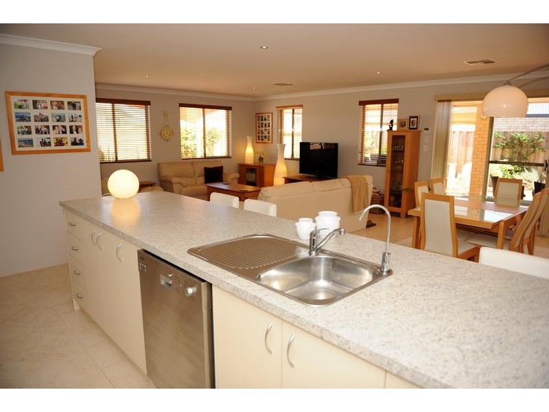 35 Tranquility Way, Halls Head WA 6210