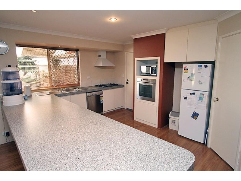 52 Floribunda Avenue, Halls Head WA 6210