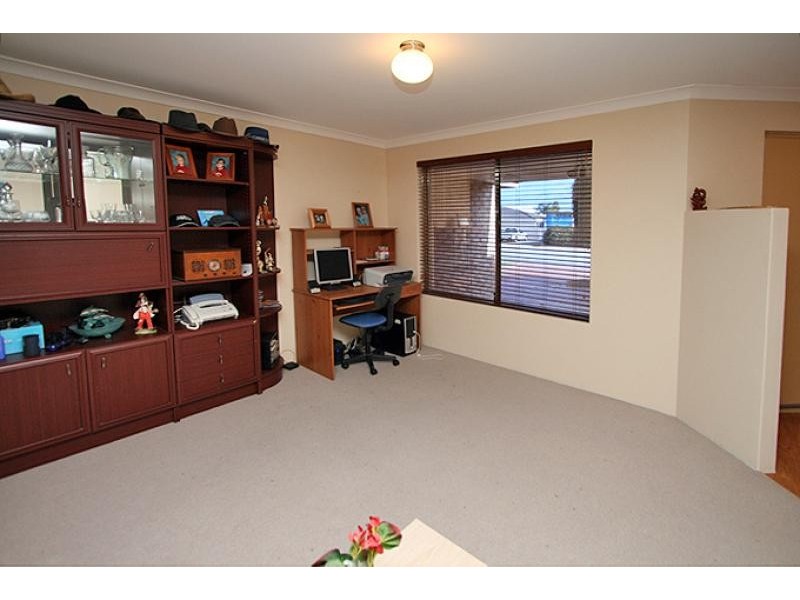 52 Floribunda Avenue, Halls Head WA 6210