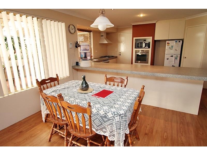 52 Floribunda Avenue, Halls Head WA 6210