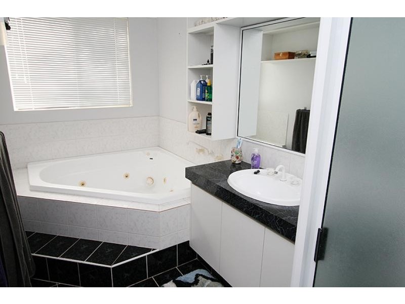 52 Floribunda Avenue, Halls Head WA 6210