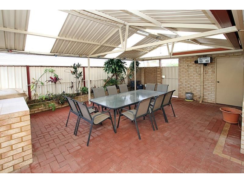 52 Floribunda Avenue, Halls Head WA 6210