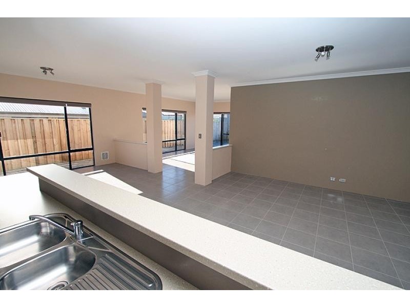 7 Scarab Court, Halls Head WA 6210