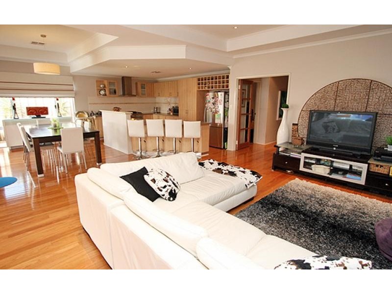 7 Drosera Turn, Halls Head WA 6210