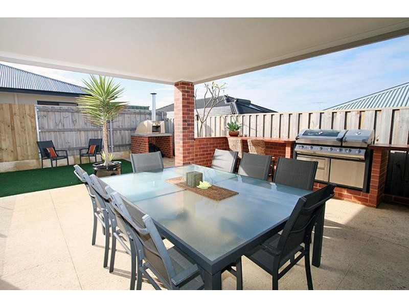 7 Drosera Turn, Halls Head WA 6210