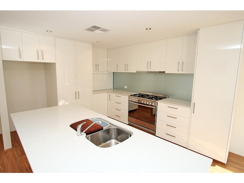 5 Buttercup Parkway, Halls Head WA 6210