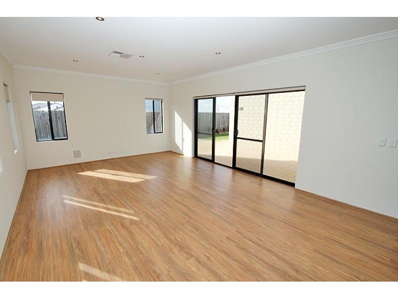 5 Buttercup Parkway, Halls Head WA 6210