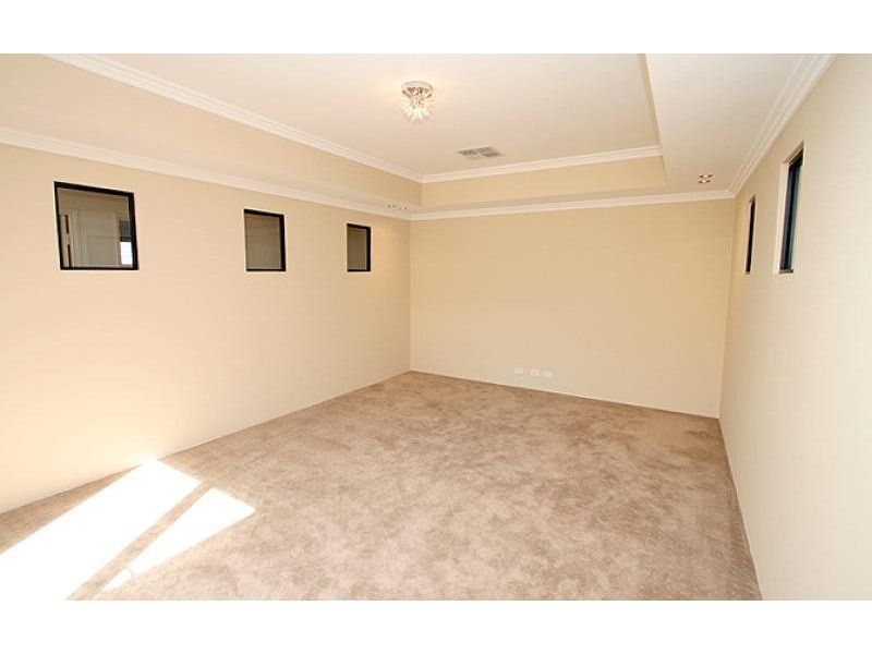 5 Buttercup Parkway, Halls Head WA 6210