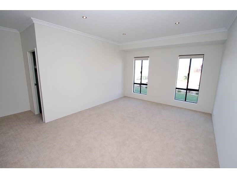 5 Buttercup Parkway, Halls Head WA 6210