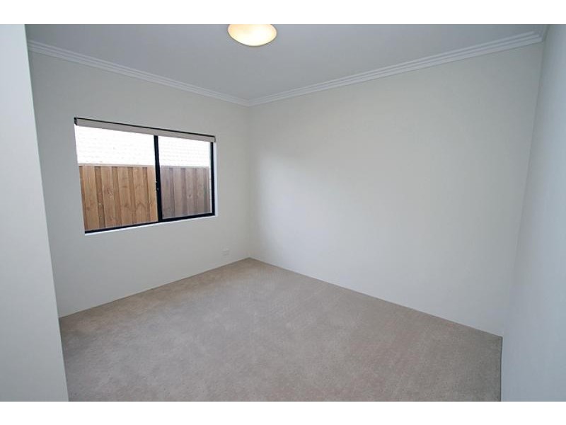 5 Buttercup Parkway, Halls Head WA 6210