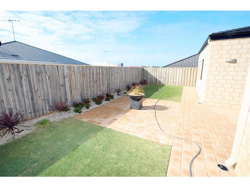 5 Buttercup Parkway, Halls Head WA 6210