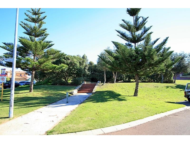 7 Noosa Court, Halls Head WA 6210