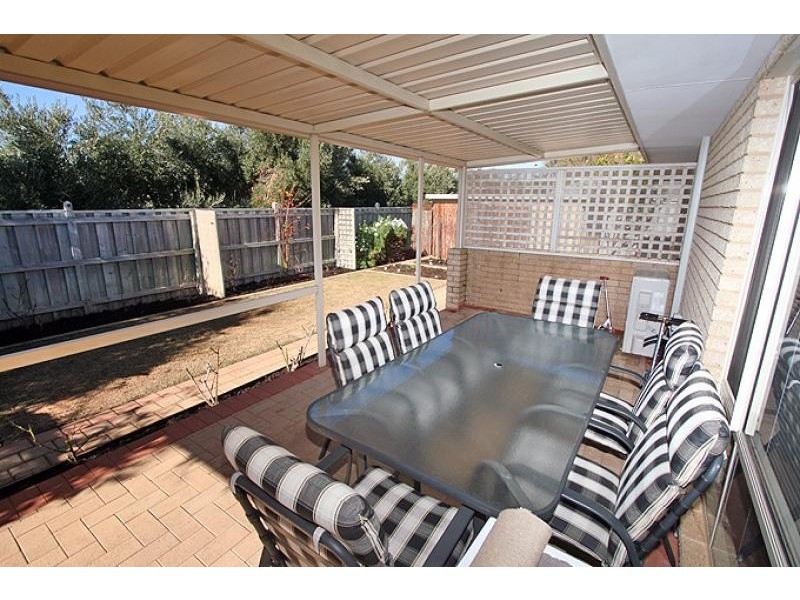 7 Noosa Court, Halls Head WA 6210