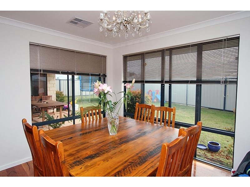 7 Sandbridge Way, Meadow Springs WA 6210