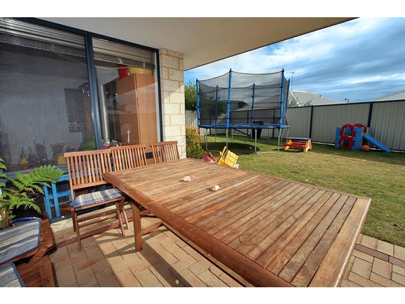 7 Sandbridge Way, Meadow Springs WA 6210