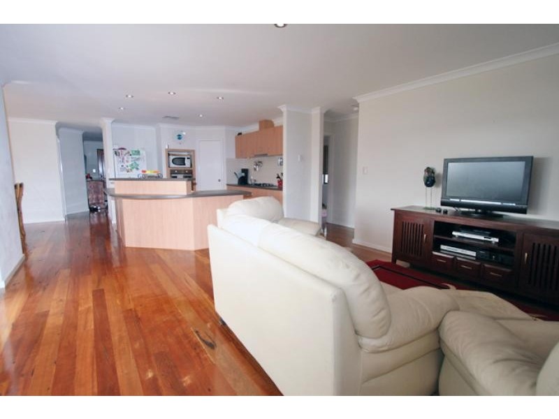 7 Sandbridge Way, Meadow Springs WA 6210