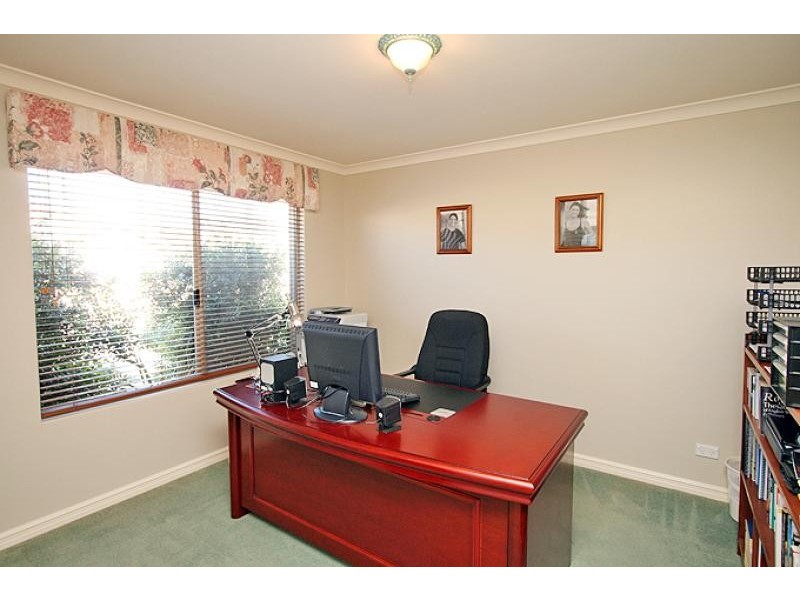 28 Hibbertia Follow, Halls Head WA 6210