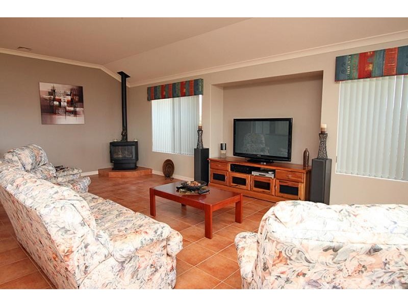 28 Hibbertia Follow, Halls Head WA 6210