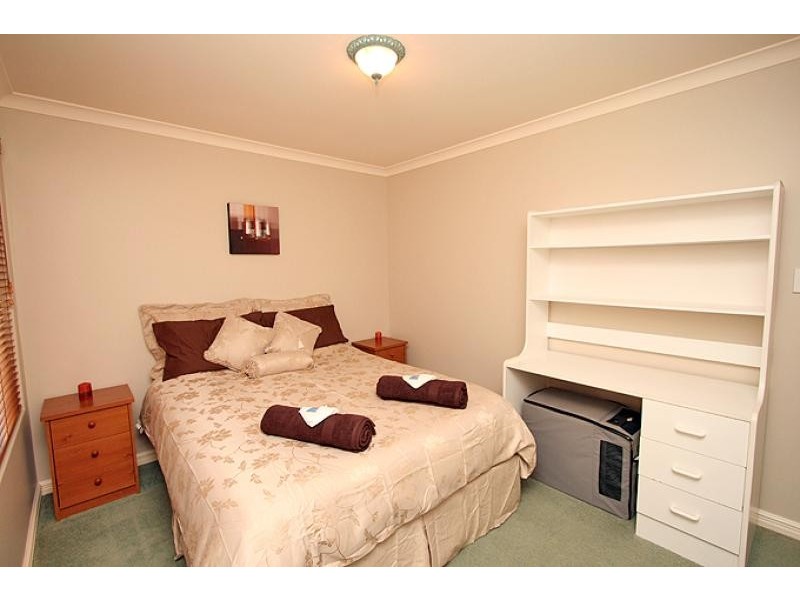 28 Hibbertia Follow, Halls Head WA 6210
