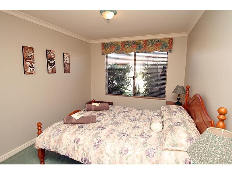 28 Hibbertia Follow, Halls Head WA 6210