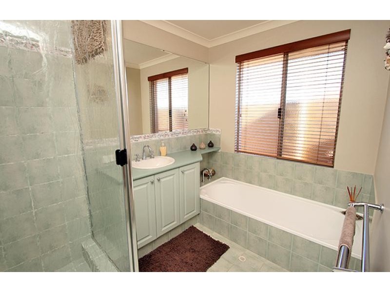 28 Hibbertia Follow, Halls Head WA 6210