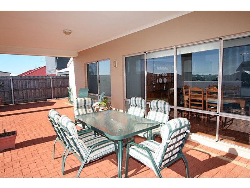 28 Hibbertia Follow, Halls Head WA 6210