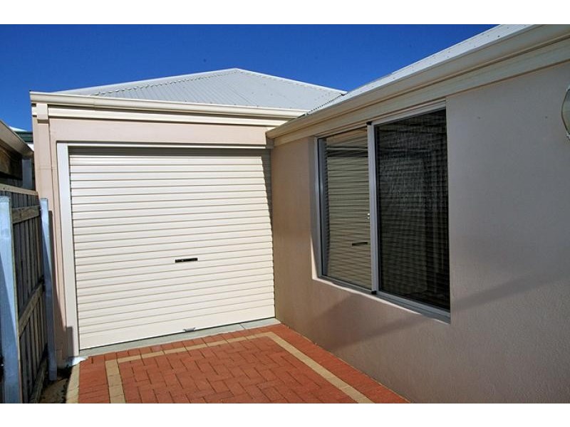28 Hibbertia Follow, Halls Head WA 6210