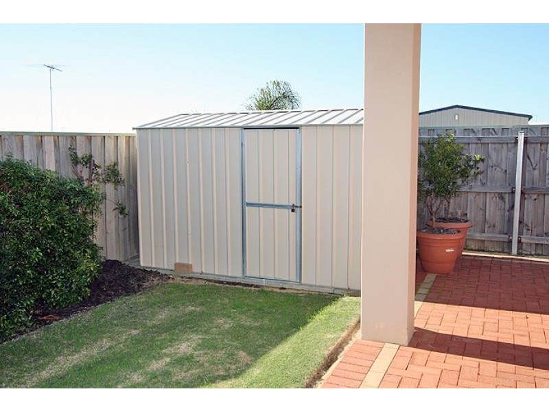 28 Hibbertia Follow, Halls Head WA 6210