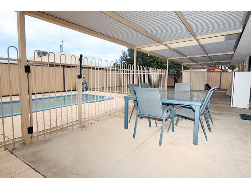 17 Kruger Loop, South Yunderup WA 6208