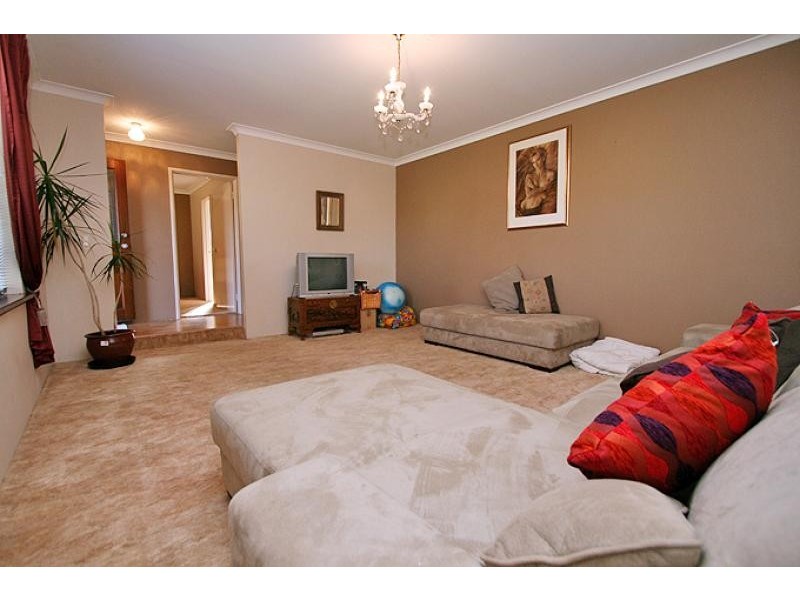 12 Oakdale Close, Halls Head WA 6210