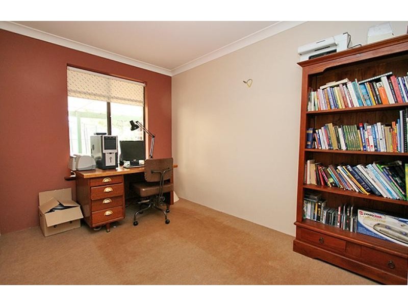 12 Oakdale Close, Halls Head WA 6210