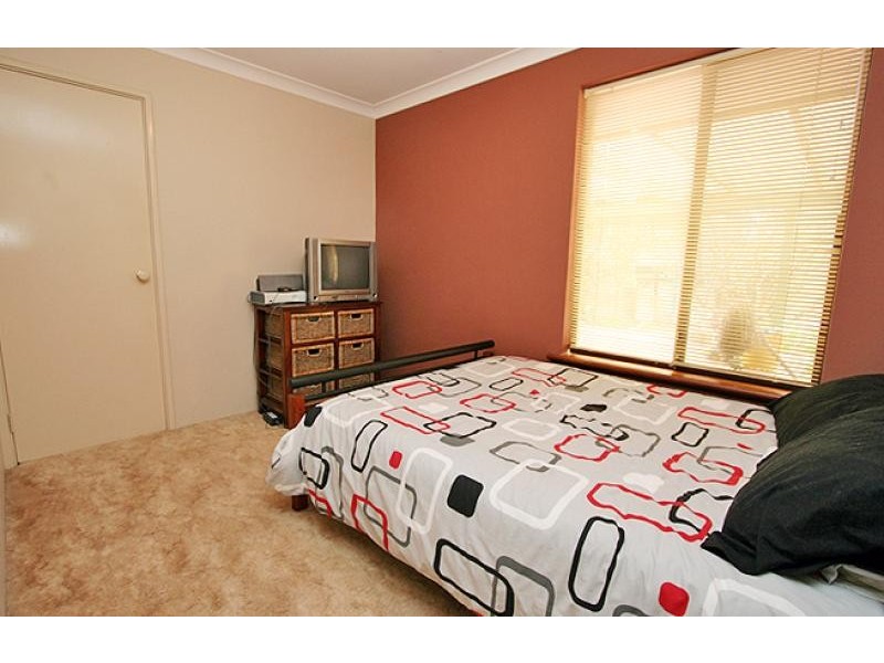 12 Oakdale Close, Halls Head WA 6210