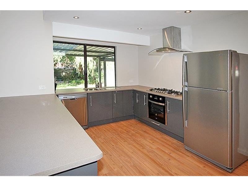 18 Mahogany Drive, Halls Head WA 6210