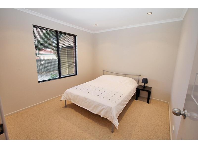 18 Mahogany Drive, Halls Head WA 6210