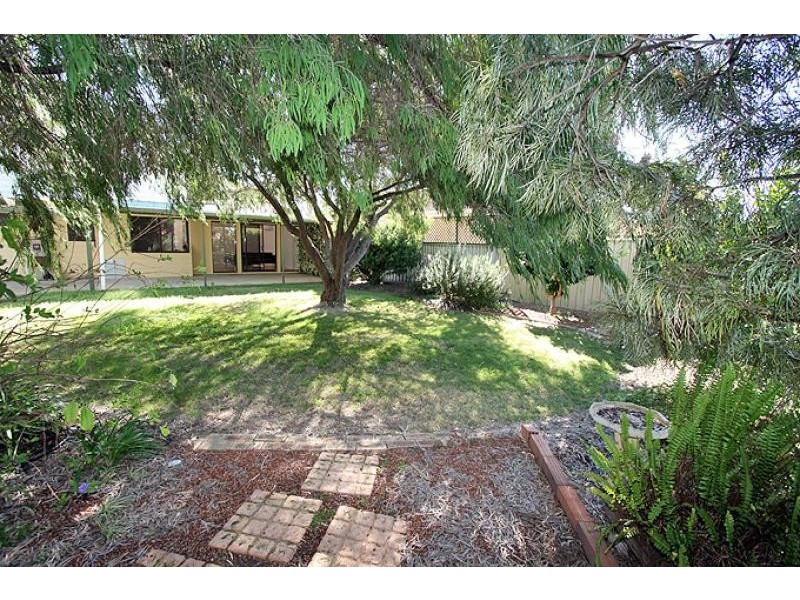 18 Mahogany Drive, Halls Head WA 6210