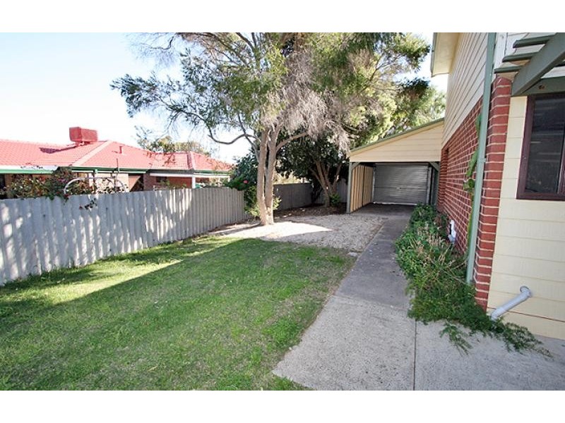 18 Mahogany Drive, Halls Head WA 6210
